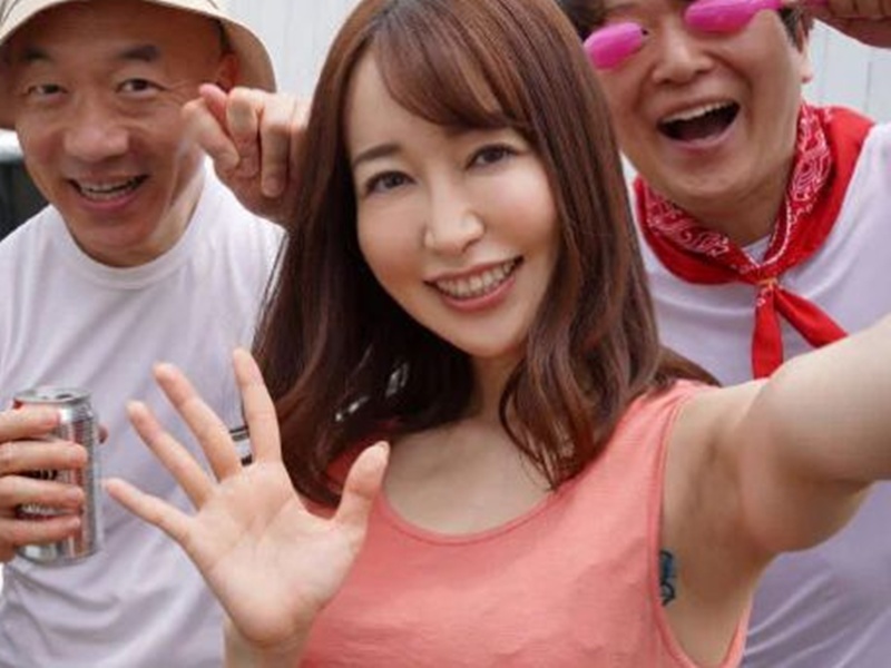 【奥さん寝取られ】『キャンプの参加者、女性はひとりになっちゃった』人気シリーズに篠田ゆう登場！中年男たちと乱交