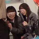 【逆痴漢】『えーっ、すごーい勃ってる、これ楽しいね』電車で男の股間をいじりまわす女子高生二人組！口に出していいよ