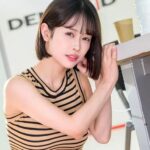 【MINAMO】『実は、いま私、おもらし中なの』股間がジワーッと湿ってくる快感がたまらない！きっとばれてないわよね