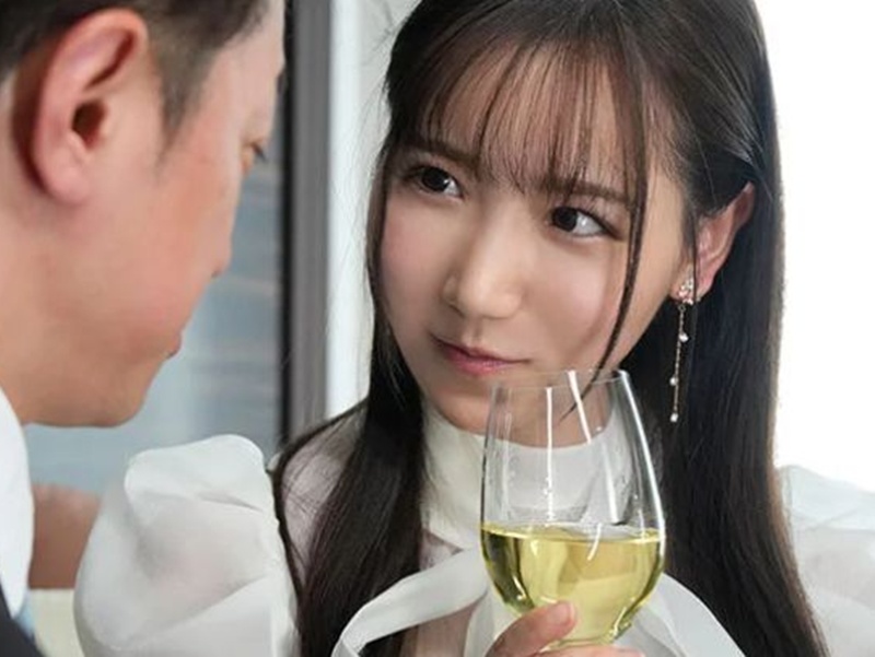 【逆寝取られ】『おいしい？もう一回欲しい？』口移しでワインを飲ませてくれる美人！会社一可愛いカノジョと金曜の夜