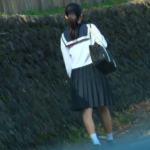 【本物レイプ】「あの娘、ヤッちゃいますかｗ」田舎道を歩く制服姿のエロロリスレンダー美少女ＪＫを誘拐して強姦しちゃう！