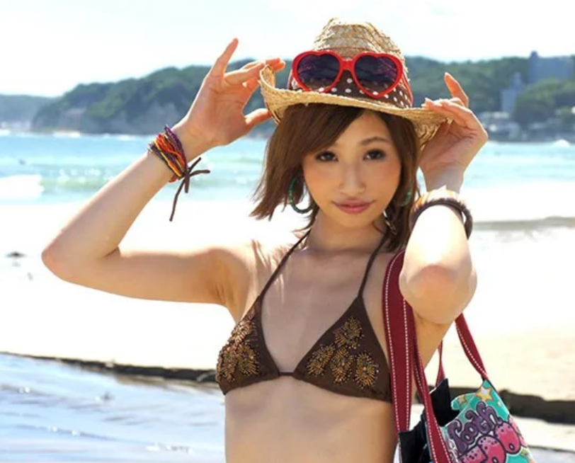 【MM号・貧乳ギャル】「マッサージしませんか？」海に来ているスレンダーエロ美乳なビキニ美少女に声かけ中出しセックス！