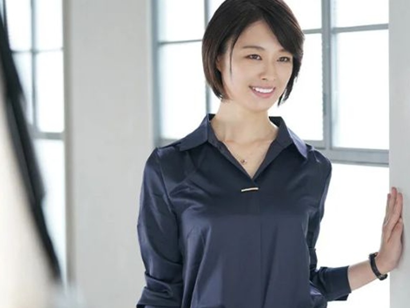 【読モ人妻】『ブランクもあるのですごく緊張します』それでもエロさが滲み出る37歳！撮られることに興奮する長身女性