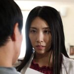 【隣家の美人妻】『あなた、いつも覗きをしてるわね』男は危ない視線で妻を見ていた！夫では満足できてなかった女は…