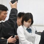 【OLレイプ】『おとなしくするんだ、お前たちは人質だ』銀行強盗に押し入られ、行員たちがパニック！私をどうする気？