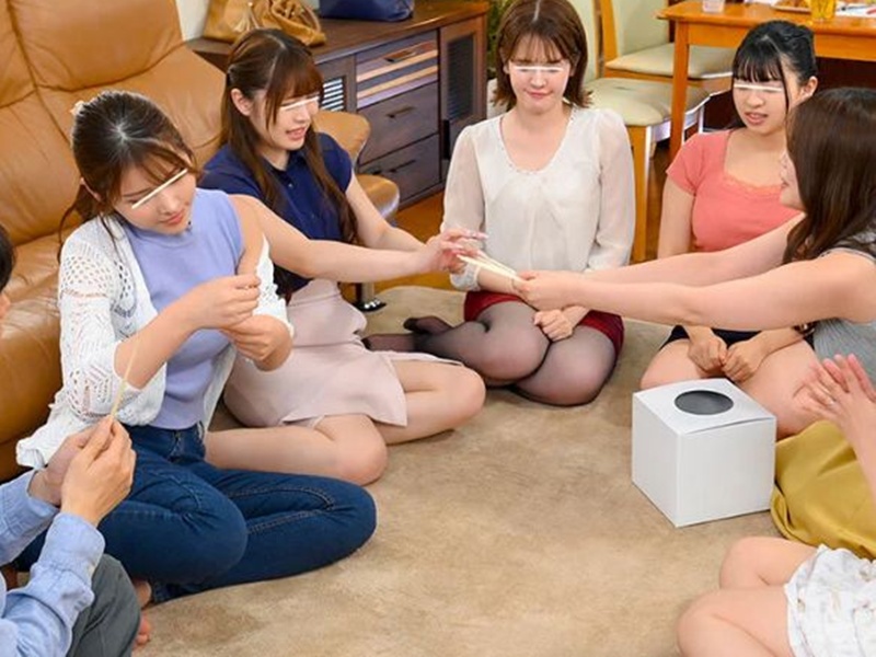 【タワマン主婦】『これからも仲良くしていきましょう』ゲストルームで奥さんたちとオトコは僕一人！歓迎会は王様ゲーム？