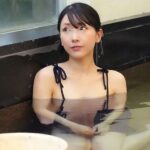 【温泉旅行の美女】『アーッ、気持ちいいわ』癒しを求めて混浴風呂！湯あみ着をずらし乳首を刺激する魔の手が忍び寄る