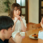 【友達の彼NTR】「あの子には絶対内緒ね...！♡」Ｇカップのロリ顔巨乳美少女が友人の不在時にカレシを寝取っちゃう！