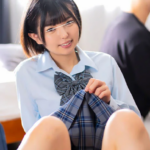 【友達の妹】「太ももがエロいな…」訪問先にいるスレンダーエロ美乳な制服ロリ顔美少女JKが無意識に兄の友人を誘惑して…