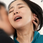 【五十路熟女】「何でもヤります、私…」接客業で働くスレンダーエロ美乳な美人おばさんが客のスケベな要望を受けますが…