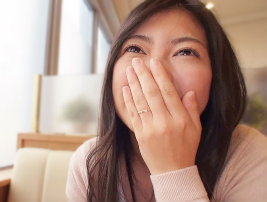 【本物人妻31歳】「４年もセックス…シてません…」５歳の子持ちのエロ美乳なおばさん主婦がアダルト動画初出演！永原菜由