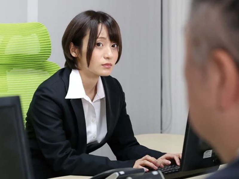 【ながえスタイル】『あぁ、また私が輪姦された姿を思い出してるのね』スケベな目でこっちを見てる中年同僚社員のあいつ