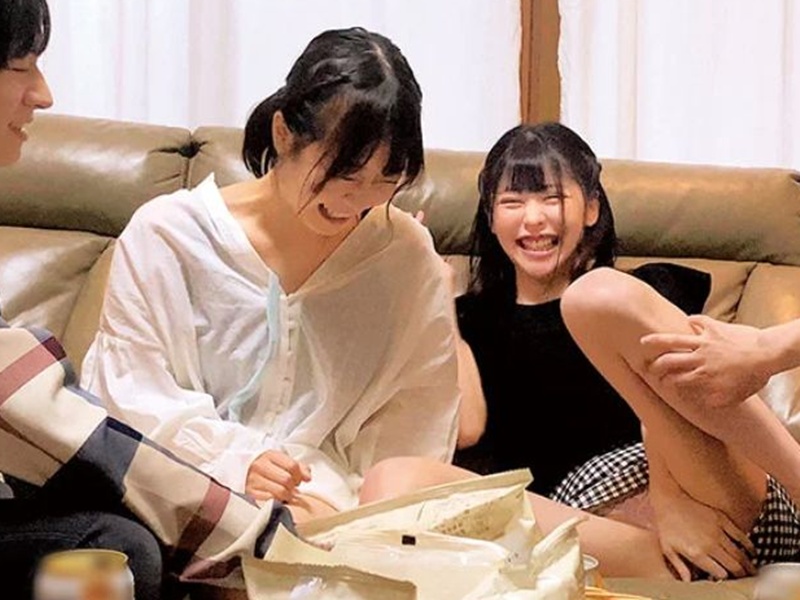 【乱交合コン】『いやーん、やめてよ、パンツ見えちゃう』と言いながら、宅飲みパーティでセックスしまくりの４人