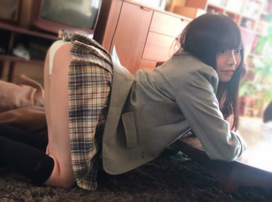 【女子校生】「アカン！イッてまう♡」制服姿のスレンダーエロ美乳な美少女JKがイケメン男性とラブホでスケベな不順異性行為！