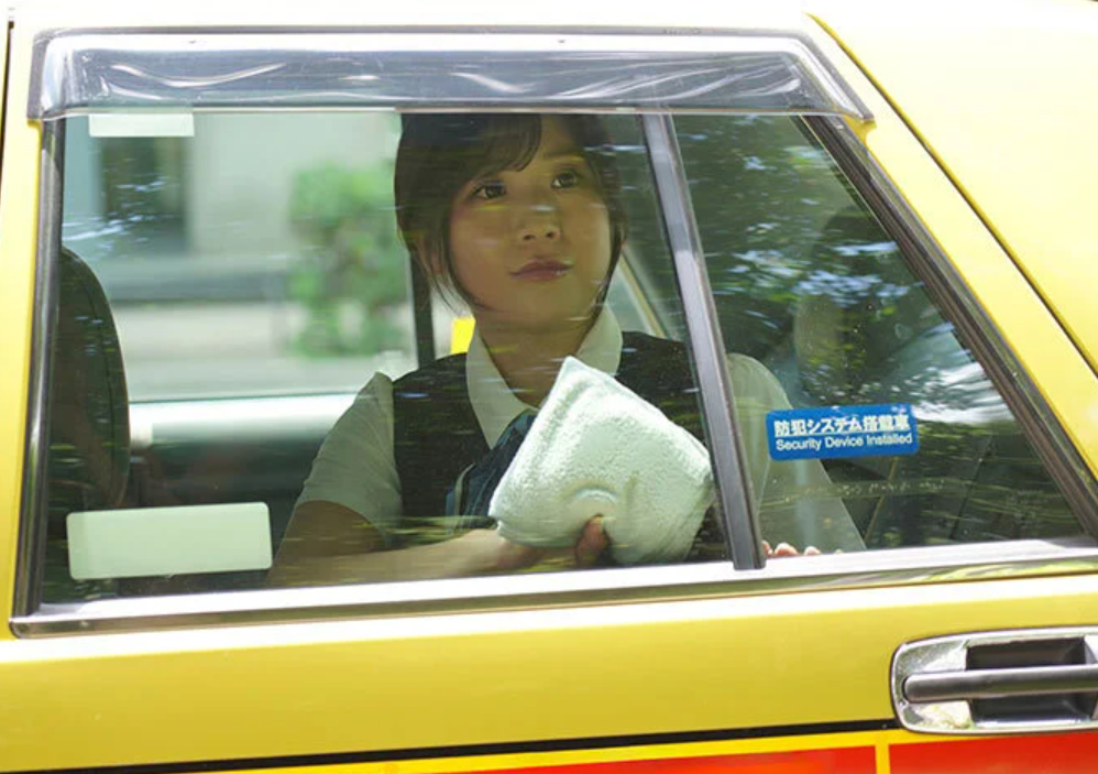 【女性タクシードライバー】『ここが私の職場です』仕事場でもある愛車でお尻を出して、スケベなことばっかりしてるの