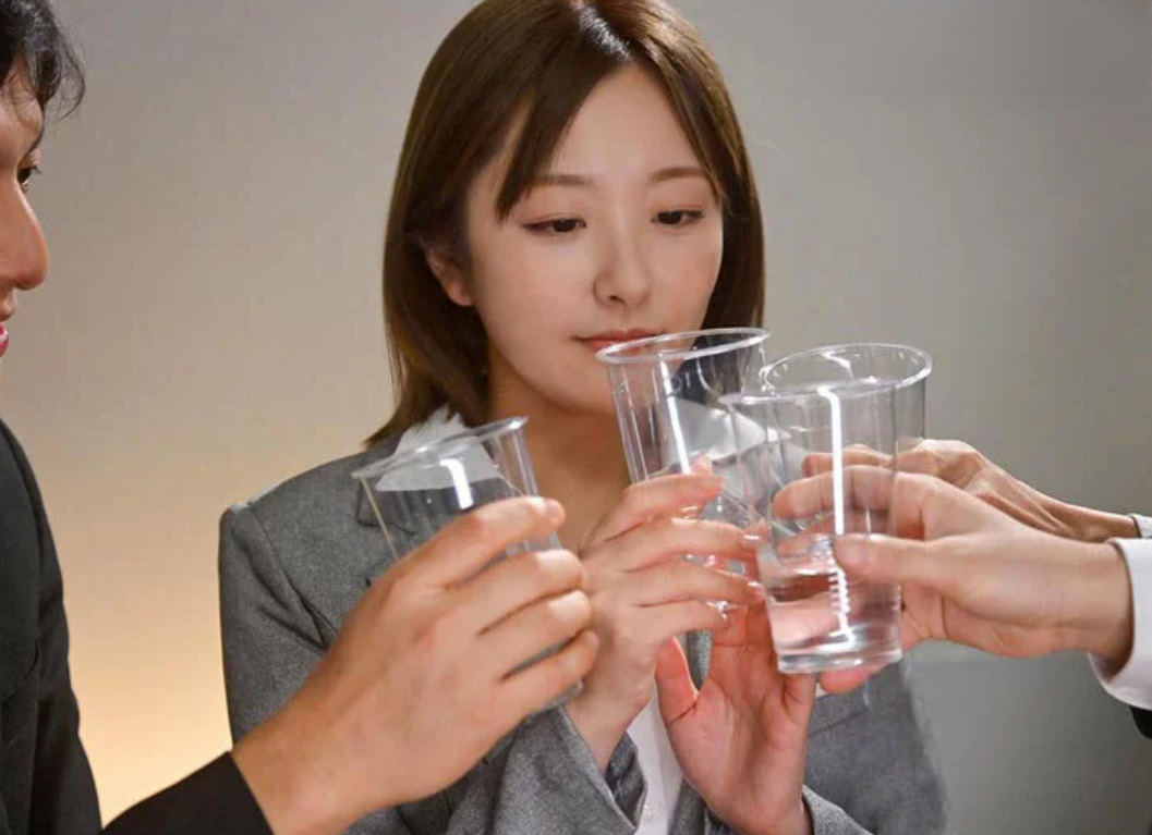 【女上司レイプ】「あの女、ムカつきますよねぇ…」日頃厳しい指導をするスレンダーエロ美乳な美人女性社員が部下に犯される