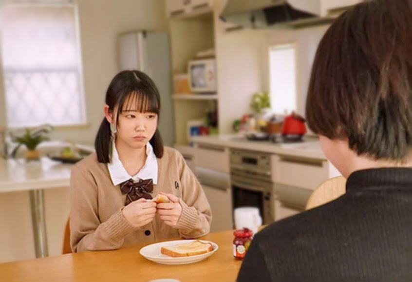 【義理の娘レイプ】「このおっぱいを狙ってたんだよ！」制服姿のエロ巨乳な美少女JKが義父に自宅で夜這いされる！