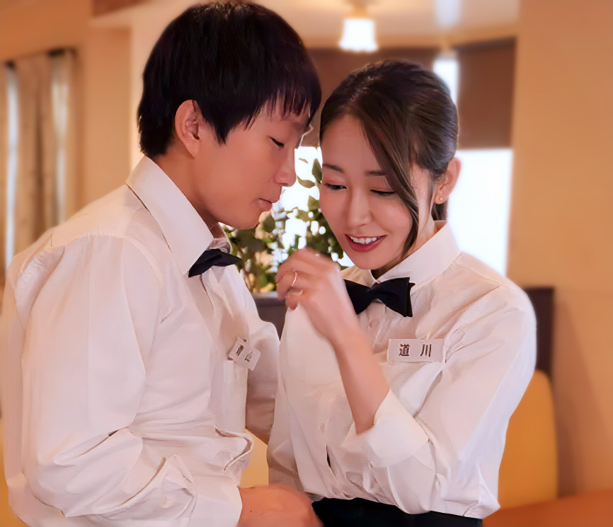 【パート妻】「あなた…今日も残業で遅くなるわ…」スレンダーエロ美乳なおばさん主婦が勤務先の男と不倫セックス！篠田ゆう