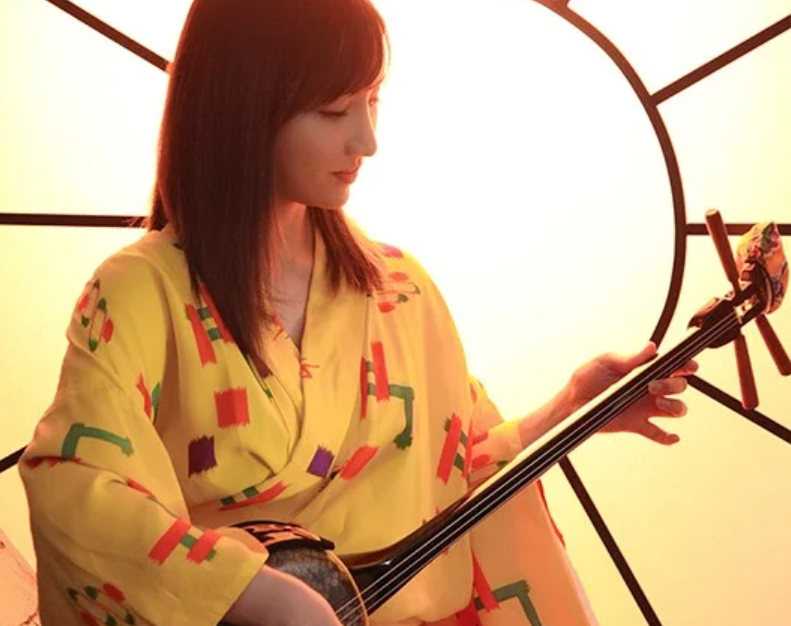 【楪カレンのデビュー作】「あぁ…イーヤー…サーサー…」スレンダーエロ美乳な沖縄出身美少女、初めてのアダルト動画！