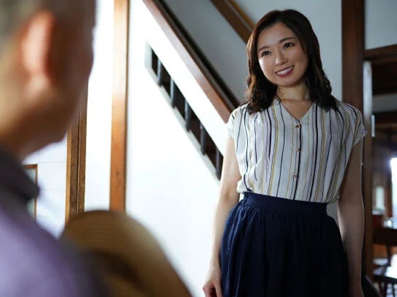 【夫は単身赴任】『あら、町内会長さん、私としましょうか？』この男セックスがたまらなく上手なの！人妻が誘う夏の午後