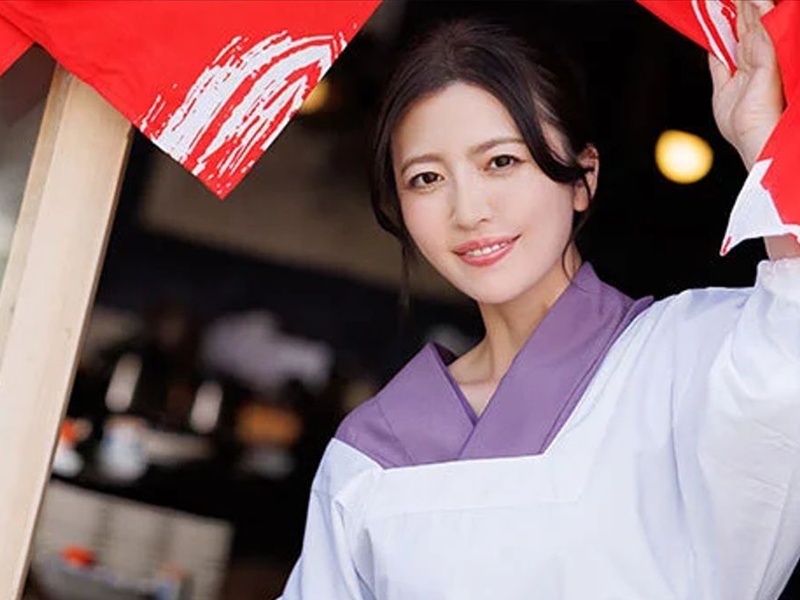【居酒屋の若女将】『雨宿りしていってください』閉店後は私と一緒にしっぽり濡れましょ！色っぽい一言で股間が膨らむ