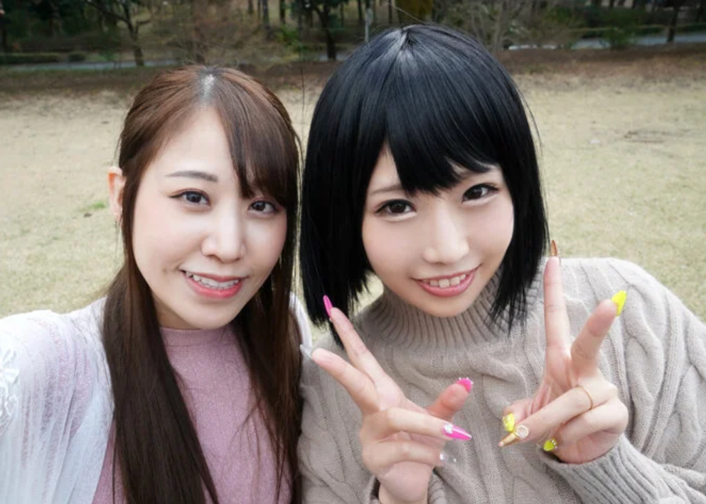 【人妻NTR】「地味な自分を変えたくて…」エロ巨尻で美乳な美人主婦が友達と旅行先でナンパされて不倫セックスしちゃう