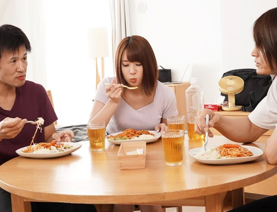 【友達の彼女】「バレたら…ヤバイって…！」スレンダーエロ美乳な美少女が彼氏の友人に押し切られ寝取られ浮気セックス！