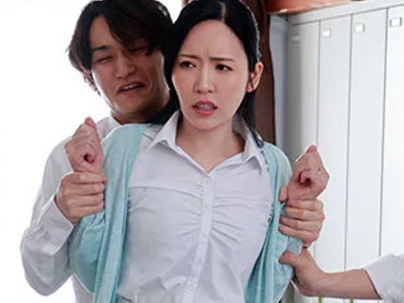 【熟女崩壊】『あなたたち、ヤメなさい、私は教師なのよ』先生が詫びるまでは恥ずいめに合わせてやるよ！好きなんだろ？