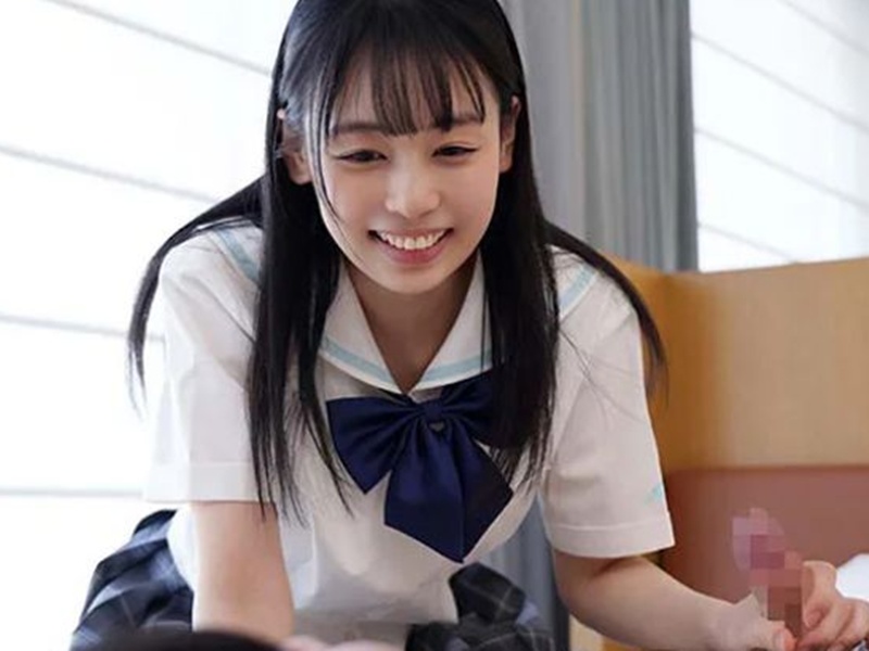 【コスプレJK】『どうですか？イキそうですか？』笑顔で制服手コキがよく似合う！可愛らしさ全面に台本無しでヤッちゃうから
