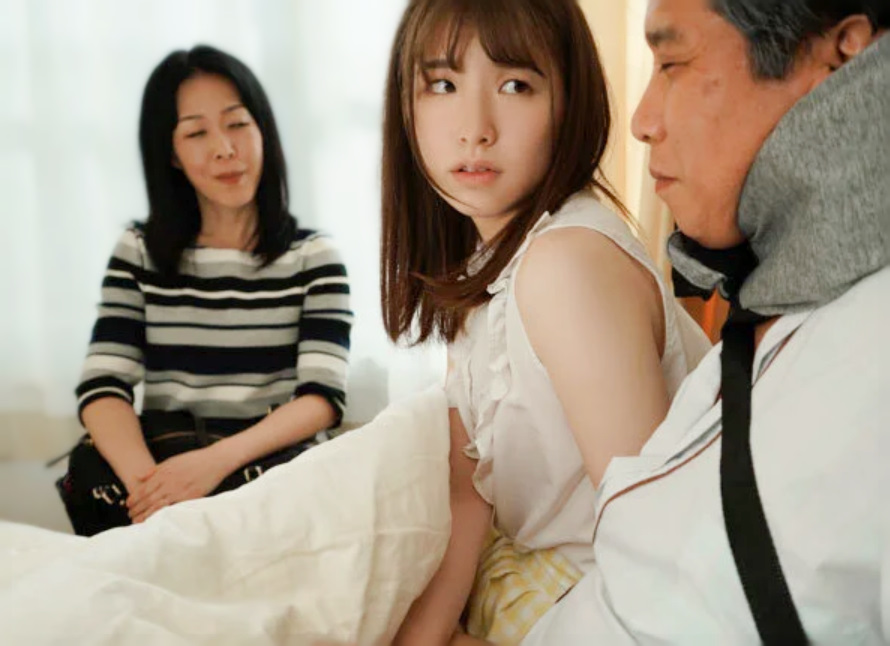 【女子校生NTR】「お前のせいでケガしたんだぞ！」ミニスカ制服のギャル風ロリ顔美少女JKが義父に因縁をつけられスケベ介護しますが…