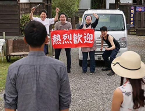 【人妻レイプ】「新しい女が島にヤッてくるべ！」スレンダーエロ美乳なおばさん主婦が移住先の離島で住民に寝取られる！