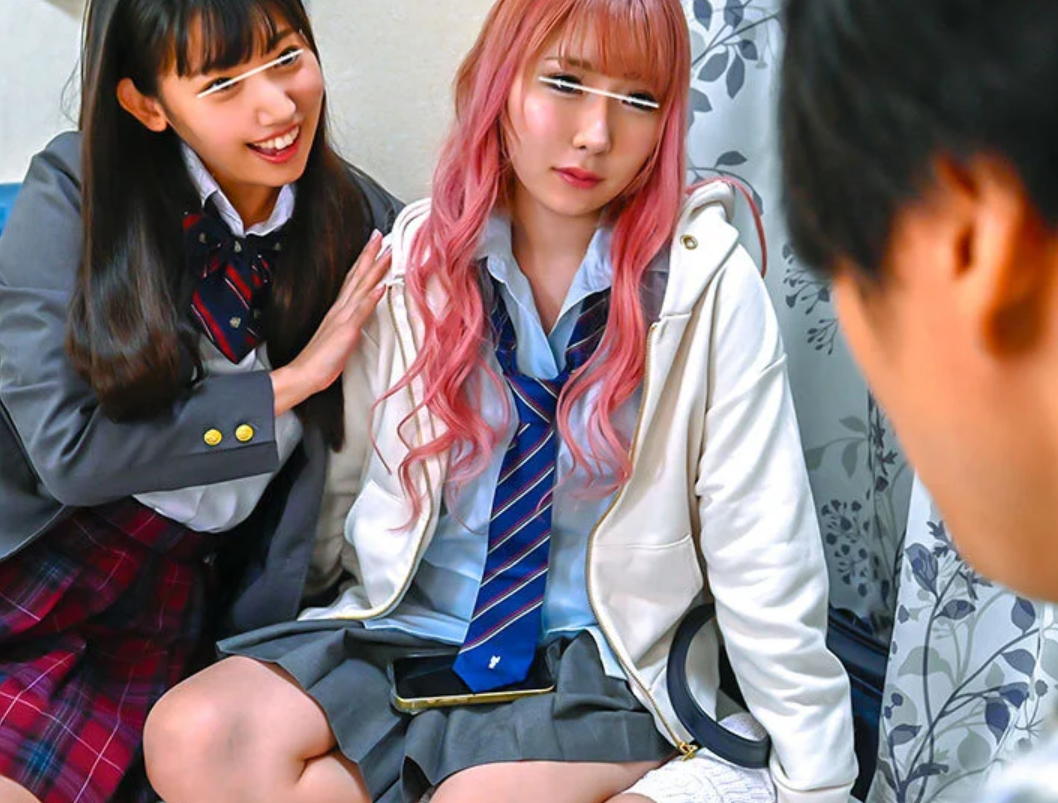 【幼なじみの女子校生】「この子、ヤらせてくれるって♡」ミニスカ制服のロリ顔美少女JKが童貞男を憐れんでギャル友を紹介しますが…