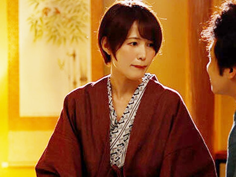 【人妻の近親相姦】『今日はいっぱいさせてね』温泉で息子と睦み合う熟女！誰にも邪魔されない宿で僕は母を思う存分愛して