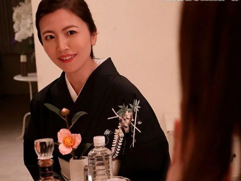 【人妻・枕営業】『ワタシを、抱いて、下さい』高級クラブの美人ママ、カラダでお客を魅了して！抱かれるたびに巨乳が揺れる