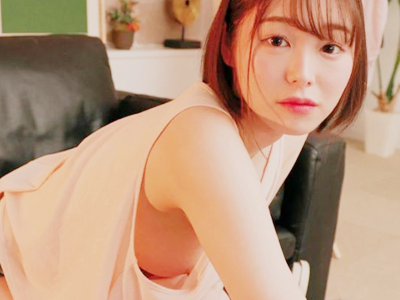 【女子大生】『どうしたの？もしかして、勃ってるの？』ノーブラTシャツにチラ見え乳首！美人でノーパンなら股間ビンビン
