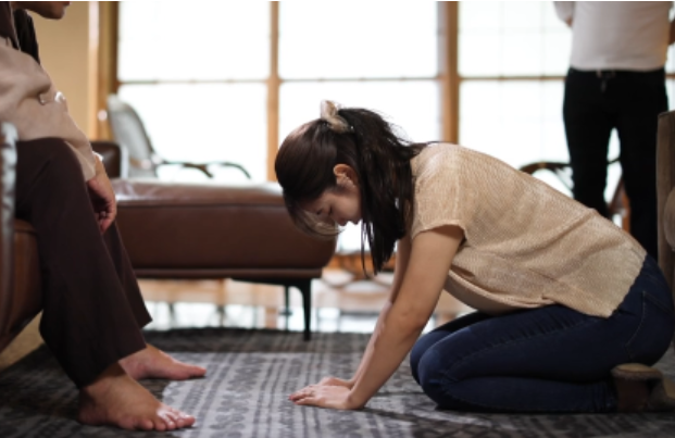【借金妻】”何でもしますからっ…どうか…！”幸せな生活に戻りたくて身代わり週末肉便器へ…超絶倫極道に中出しされ続け…
