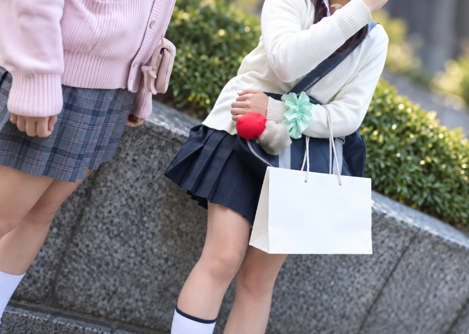 【MM号・女子校生】「下着のモニター調査です」簡単なアンケートと安心して車に乗り込むギャル風の素人美少女JKですが…