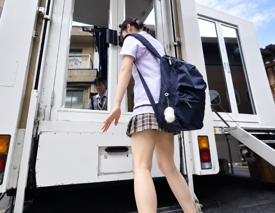 【MM号・女子高生】「え…器作るんじゃないですか…？」制服姿のスレンダーエロ美乳なロリ顔の美少女がおっぱい使って器作りに挑戦