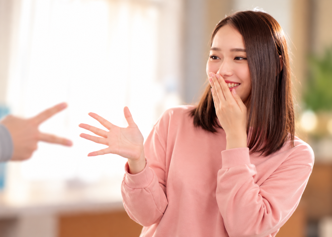 【素人妻ナンパ】「野球拳って…あの脱ぐやつですか…？」スレンダーエロ美乳な美人主婦が童貞のデカチン相手にじゃんけんゲーム