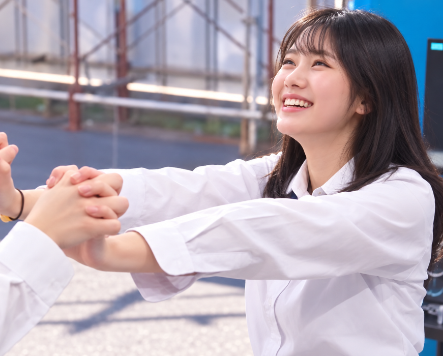 【MM号・女子校生】「男友達と密着したら…」ただの友人というエロロリ美少女JKが男と2人きりになるとスケベになり…