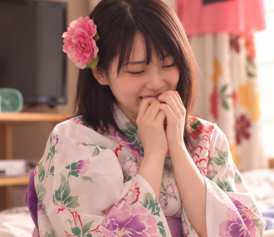 【浴衣娘NTR】「声出すと彼氏にバレるぞ…？」和服姿のロリ顔がエロ貧乳な可愛い美少女が彼の寝てる横で他の男とセックス