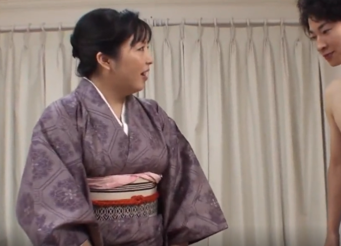 【41歳のおばさん熟女】「若い男はイイにおいがするわぁ♡」エロ巨尻でぽっちゃりな着物おばさんが男と中出しセックス！