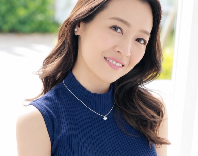 【本物人妻32歳】「あのおばさん、高学歴だけあって品があるよな…」スレンダーエロ美乳な美人主婦がアダルト動画初出演